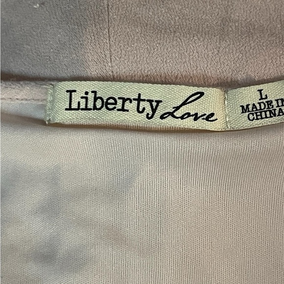 LIBERTY LOVE LIGHT PINK ROMPER SIZE LARGE VERY GENTLY WORN - Picture 3 of 3